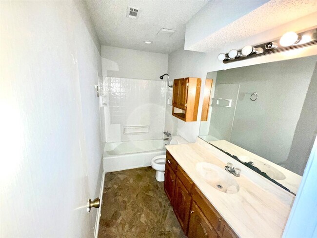 Foto del edificio - 802 N Crockett St