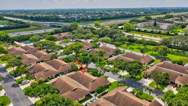 Foto del edificio - 8089 Springtree Rd