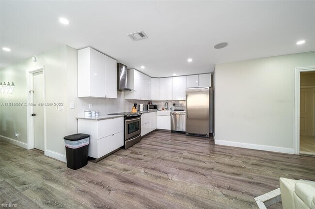 Building Photo - 4 br, 3 bath House - 5224 Adams St