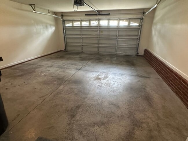 Building Photo - Beautiful Fenced in Patio Home in Colfax!