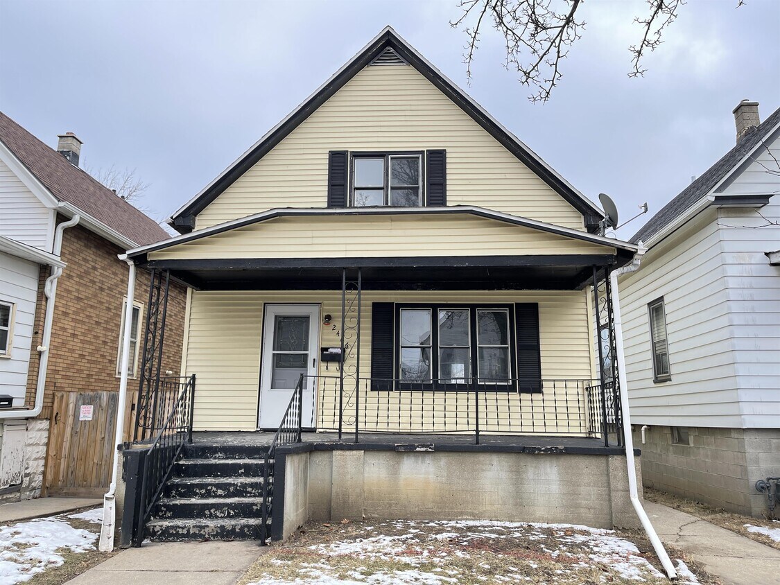 Primary Photo - 2466 S 15th St