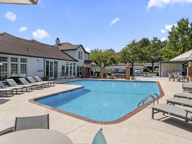 Building Photo - The Louis Townhomes