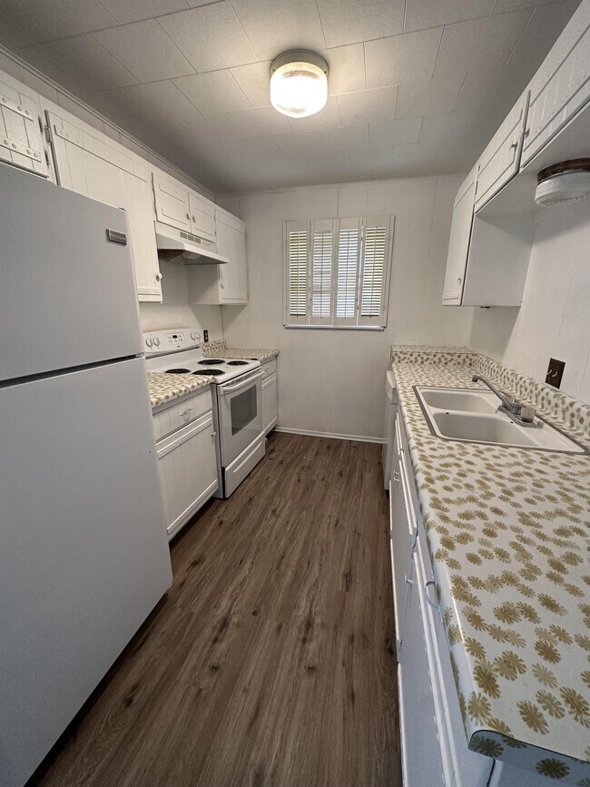 167 Northwest Dr Unit 10, Fredericksburg, TX 78624 Room for Rent in