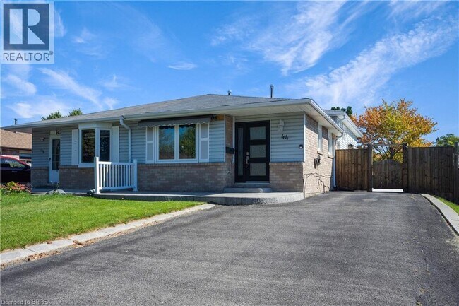 Building Photo - 44 Marblehead Crescent
