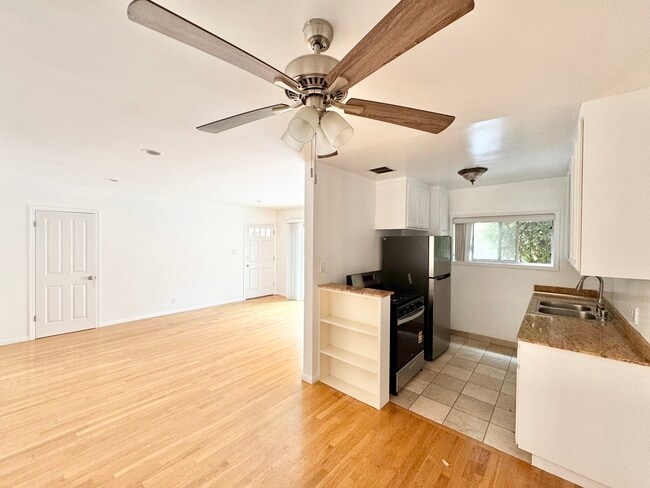 Building Photo - 1320 Ridgeley Dr