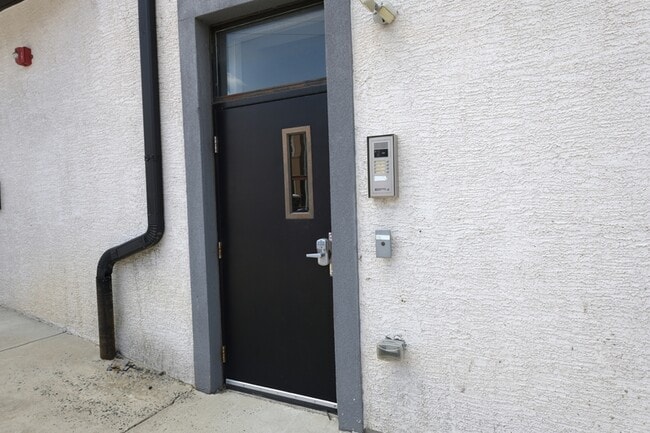 Building Photo - 4000 W Girard Ave