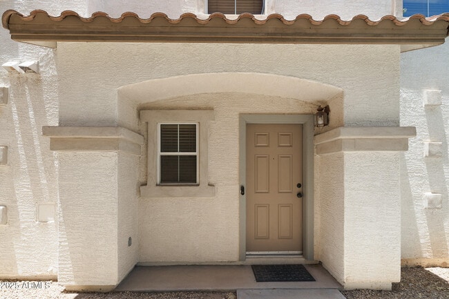Building Photo - 751 N Port Dr