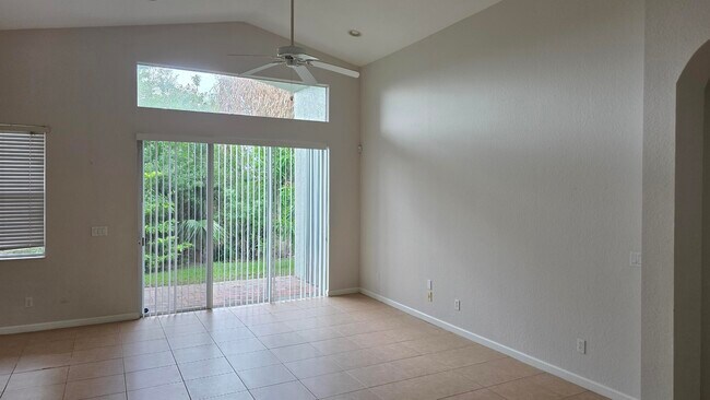 Foto del edificio - 2264 Newport Isles Blvd