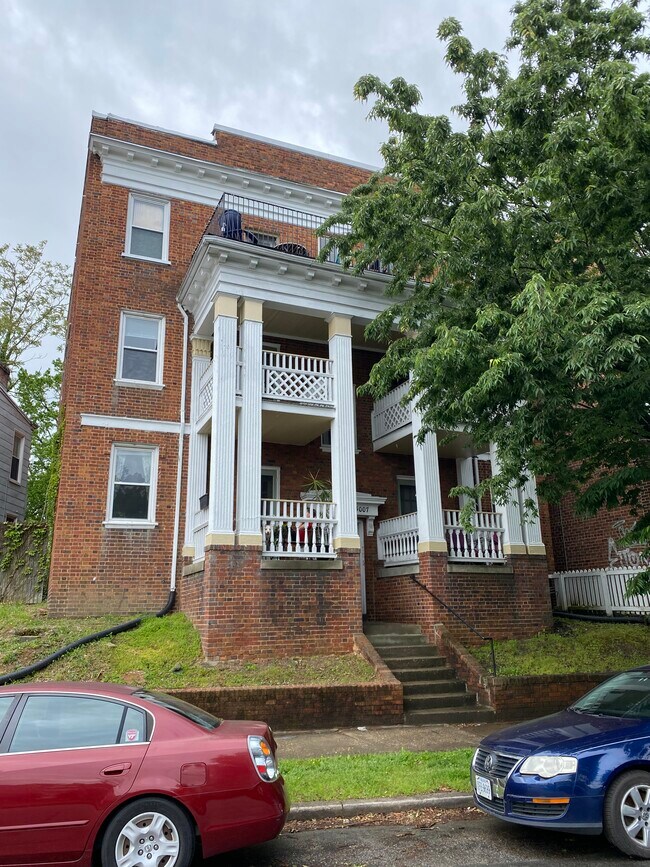Building Photo - 3007 Park Ave