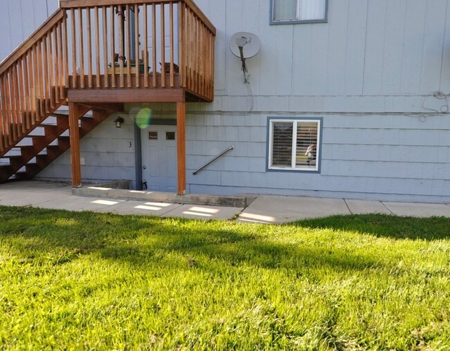 Building Photo - Downstairs unit 2 bed 1 bath