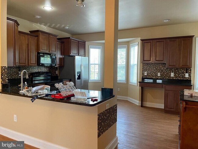 Building Photo - 225 Whitley