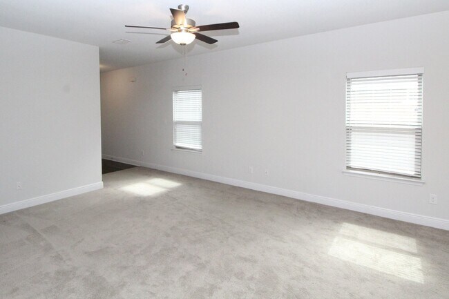 Foto del edificio - 4-Bedroom, 2.5-Bath Home in Southwest Pens...
