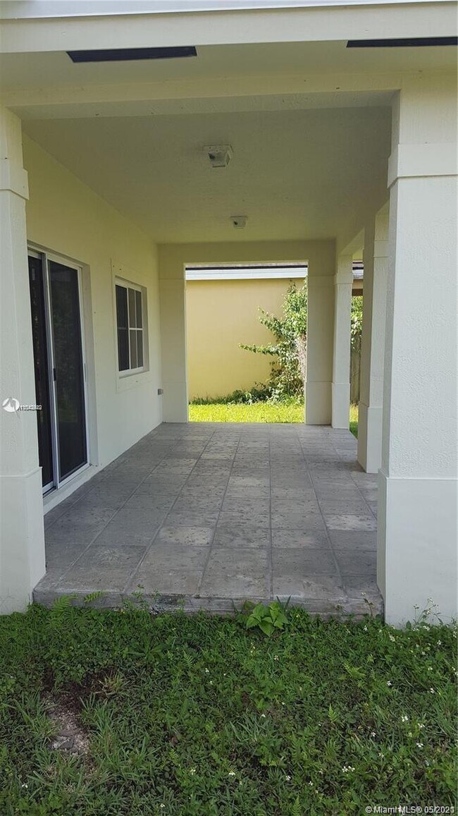 Foto del edificio - 656 SE 30th Terrace