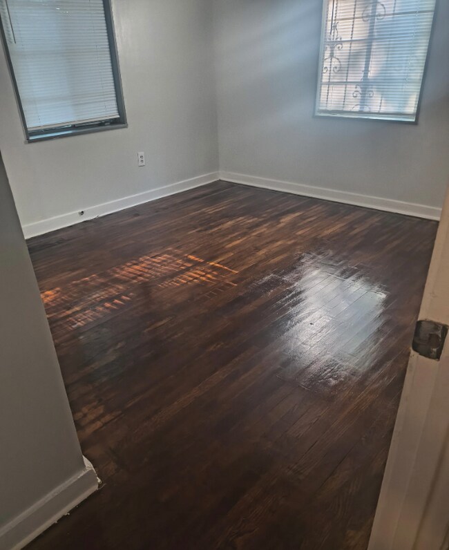 Building Photo - 2215 Mobile Ave