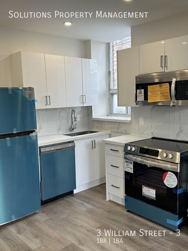 Building Photo - Bright Beautiful 1 Bedroom