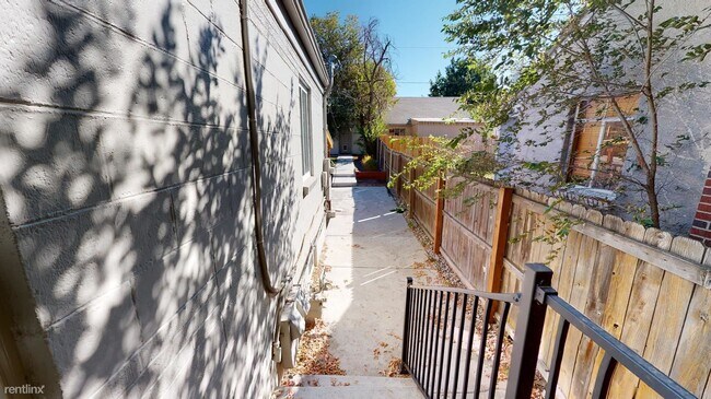 Foto del edificio - 2100 S Sherman St