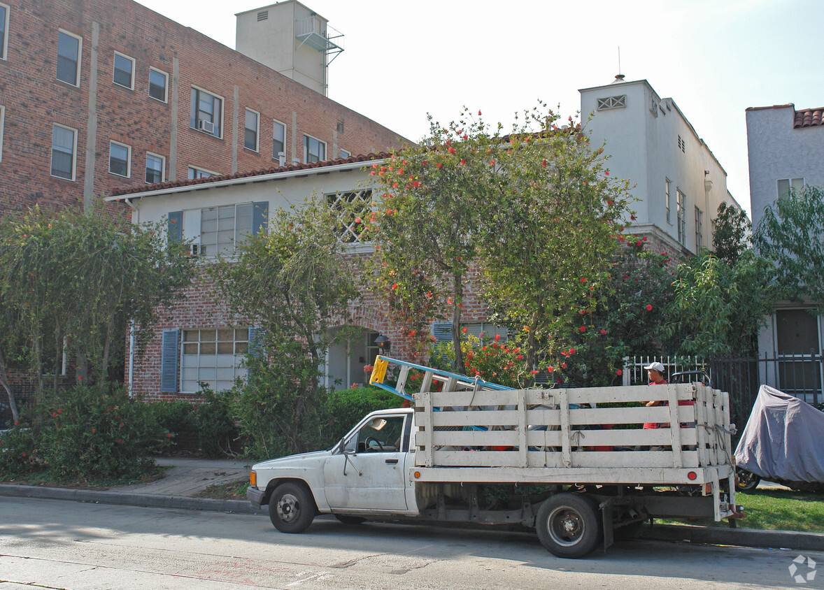 Building Photo - 1811 Wilcox Ave