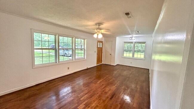 Foto del edificio - 135 Haywood Valley Rd