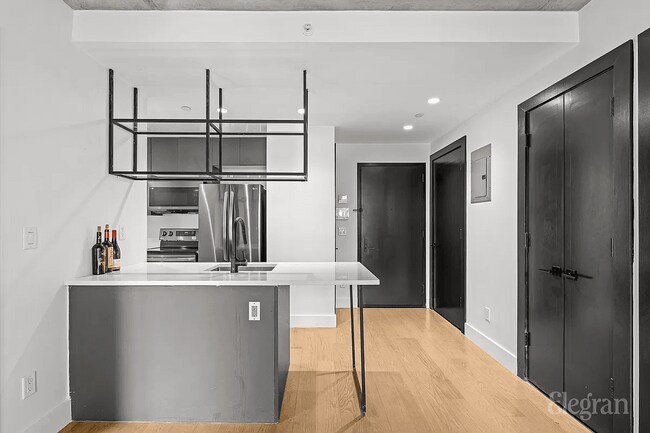 Foto del edificio - 458 E 25th St