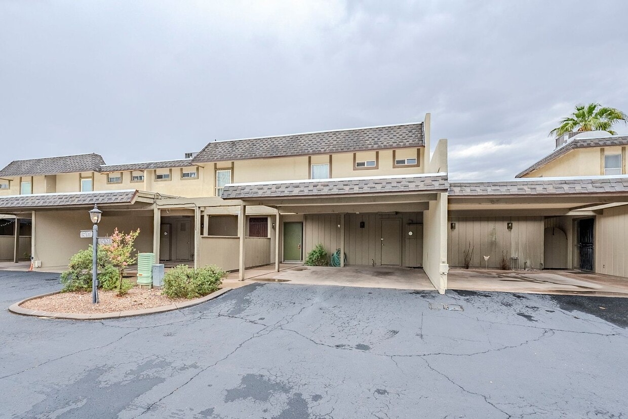 3 Bed 2.5 Bath Pet-Friendly Retreat by The... - 3 Bed 2.5 Bath Pet-Friendly Retreat by The...