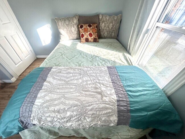 Foto del edificio - 155 Page Ave