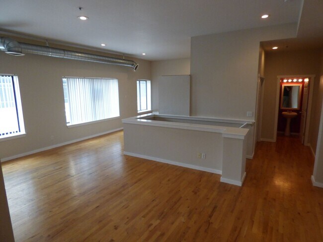 Foto del edificio - $0 DEPOSIT OPTION. 2 BED 2.5 BATH CONDO AT...