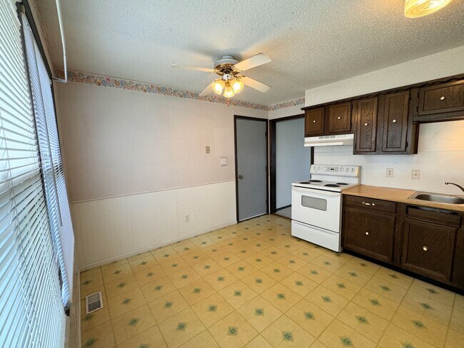 Foto del edificio - 3 bed 1 bath, Small Town Living!