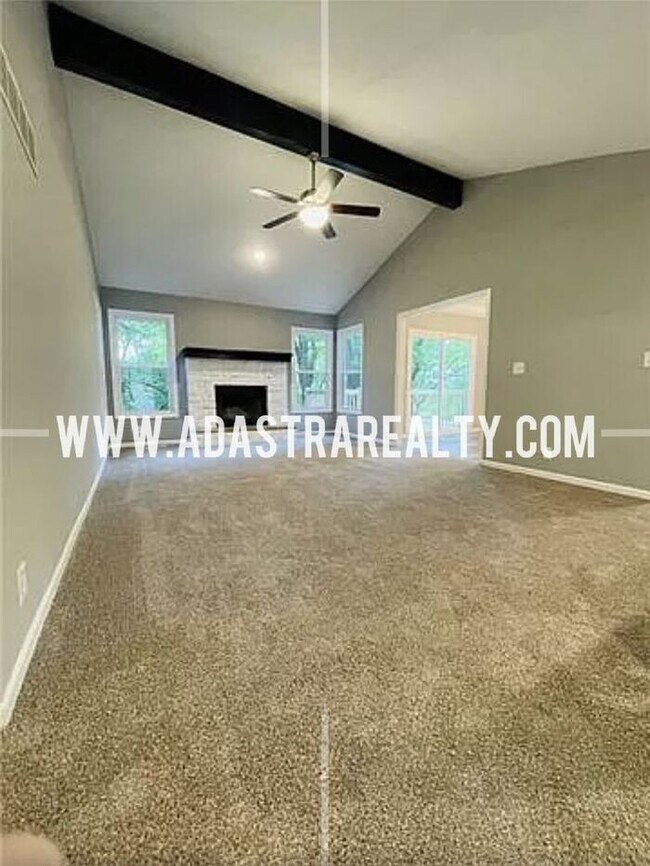 Foto del edificio - Gorgeous 4 Bed 3 Bath Home in Olathe!!-Ava...