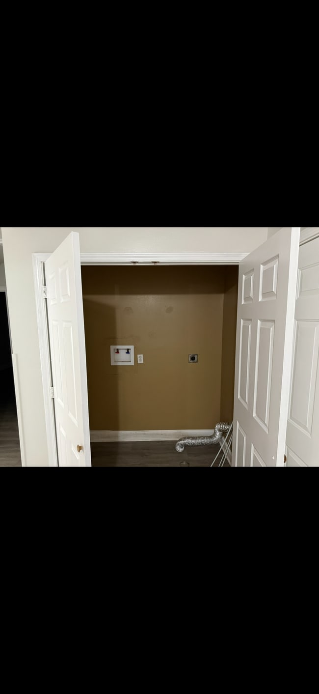 Building Photo - 500 Dubarry Pl