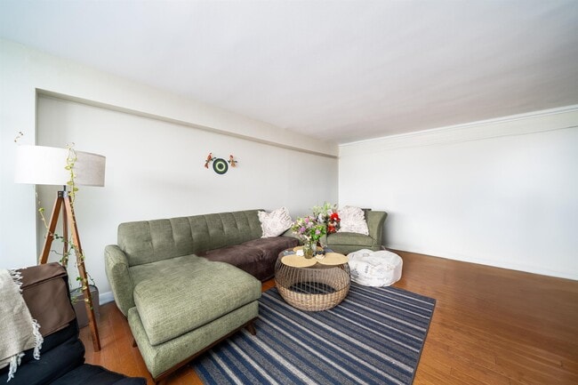 Foto del edificio - 9060 Palisade Ave