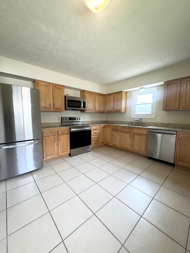 Foto del edificio - Spacious Two Bedroom Home! Available Now!