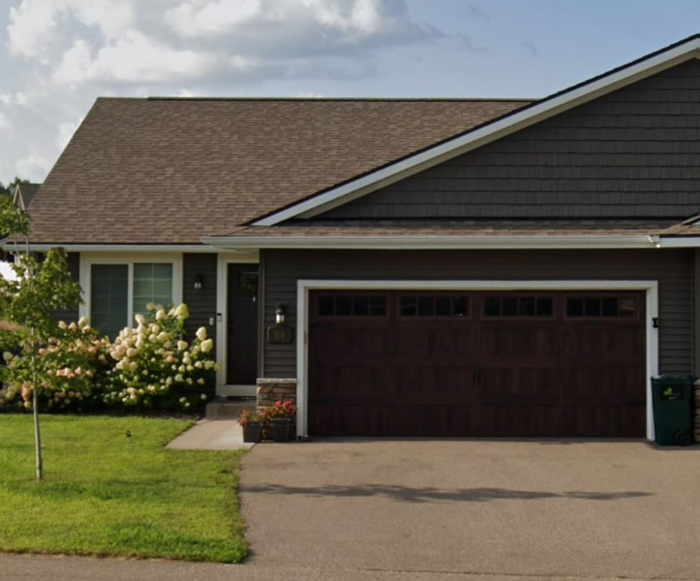 Primary Photo - 814 Daisy Ln