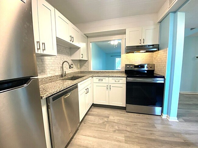 Building Photo - Beautiful 2 Bedroom Ormond Beach Condo