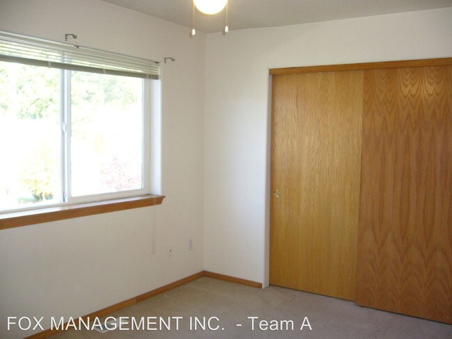 Building Photo - 1022-1034 NE Lija Loop