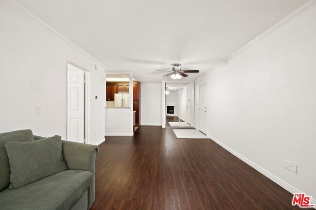 Building Photo - 5535 Canoga Ave