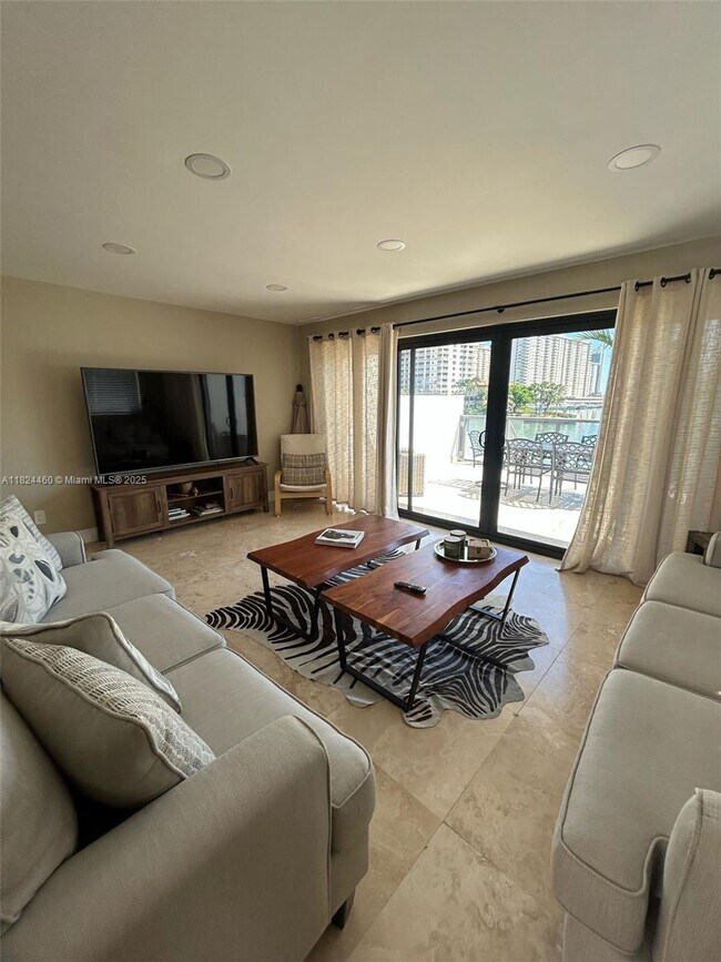 Foto del edificio - 4000 NE 168th St