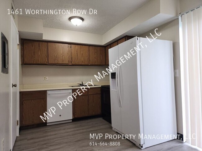 Building Photo - Renovated 2 Bedroom, 1.5 Bathroom Townhome...