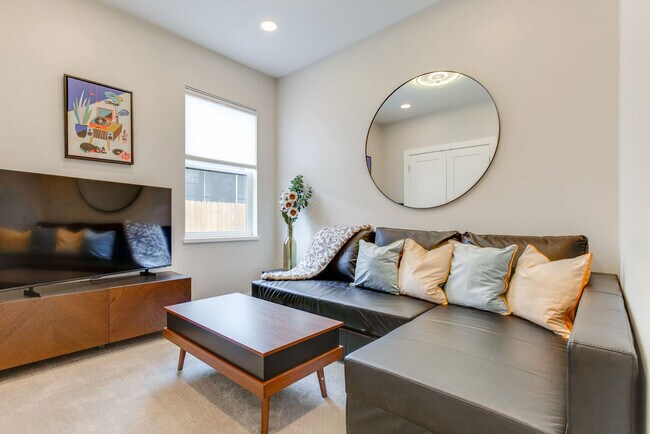Foto del edificio - 3680 S Logan St