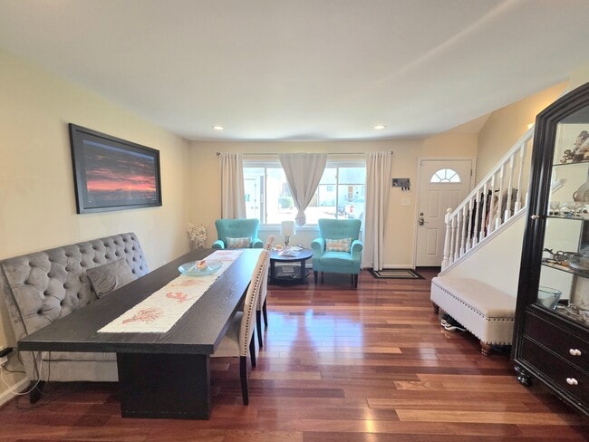 Photo - 108 N Gladden St House