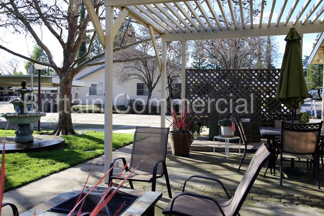 Foto del edificio - 7764 Poplar Ave