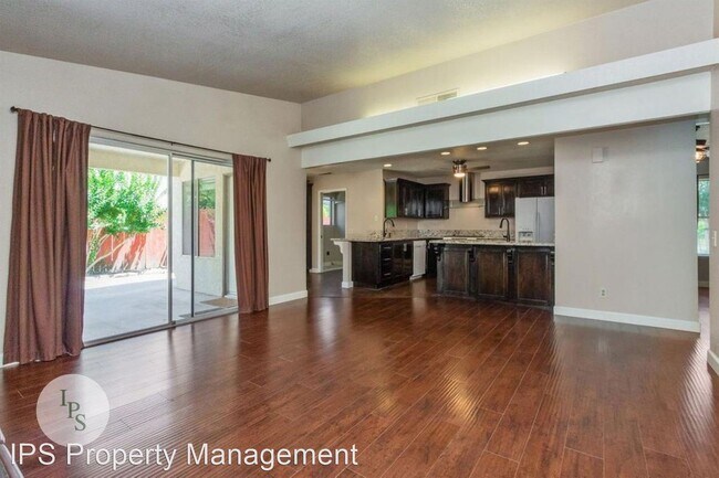 Building Photo - 3 br, 2 bath House - 6643 N. Colonial Ave.