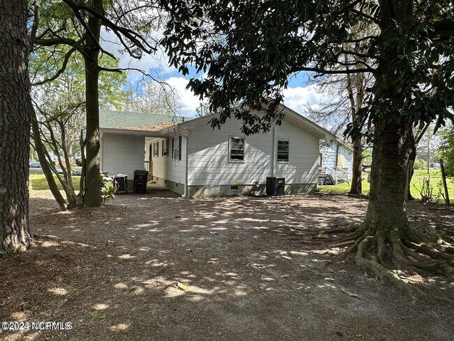 Building Photo - 3754 Cameron St