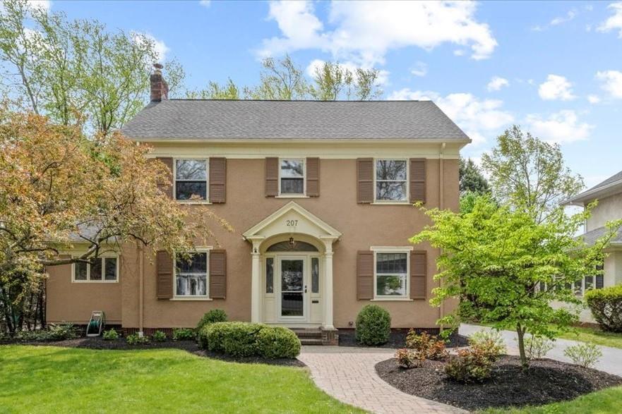Primary Photo - 207 Oakdale Dr