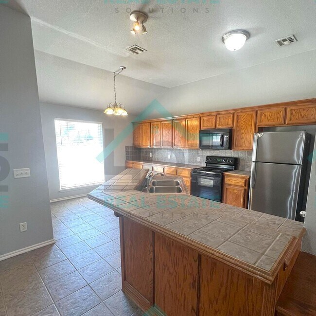 Building Photo - 4 Bedroom in Norman