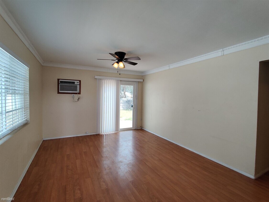Primary Photo - 2 br, 1.5 bath Triplex - 722 E St