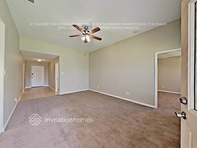 Foto del edificio - 741 Lazy Crest Dr