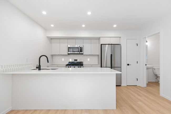 Building Photo - 12327-12107 107 St NW