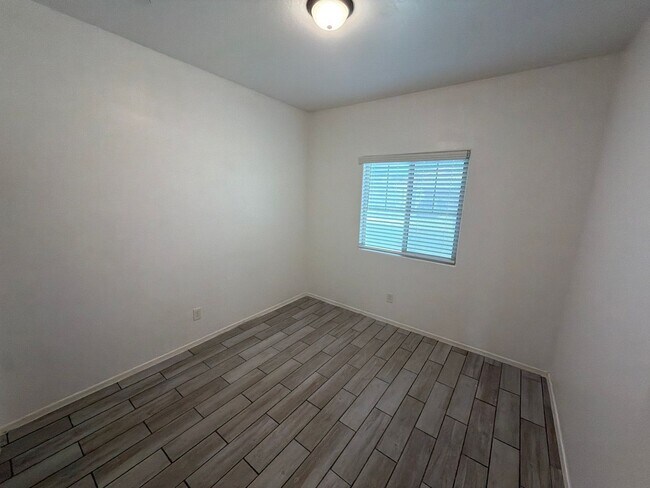 Building Photo - 21391 W Monte Vista Rd