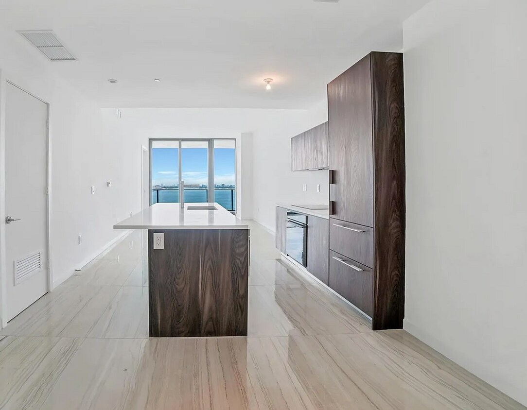 Foto principal - 480 NE 31st