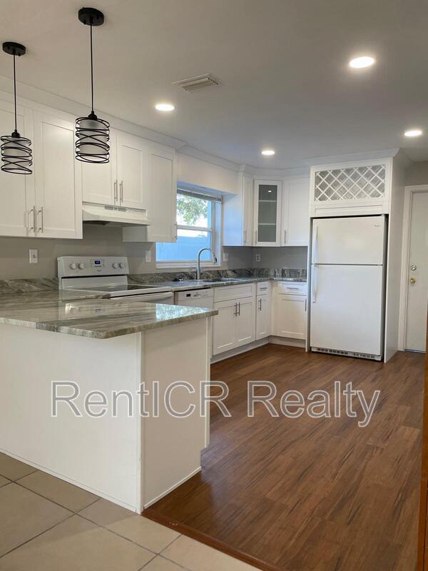 Foto del edificio - 810 Maple Ridge Rd